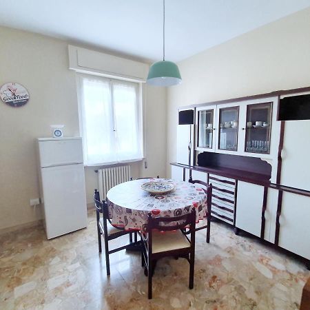 Affittacamere Zona Caserma-Stazione Foligno Buitenkant foto