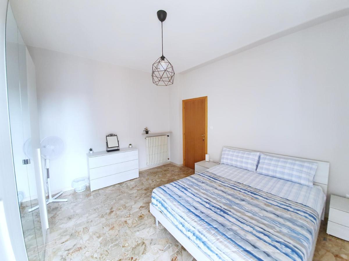 Affittacamere Zona Caserma-Stazione Foligno Buitenkant foto