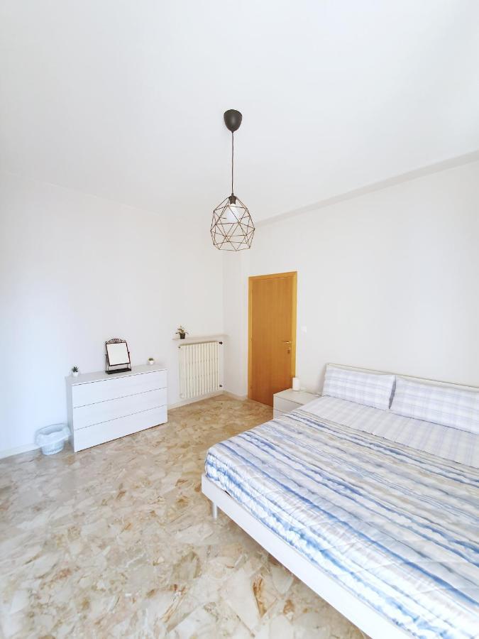 Affittacamere Zona Caserma-Stazione Foligno Buitenkant foto