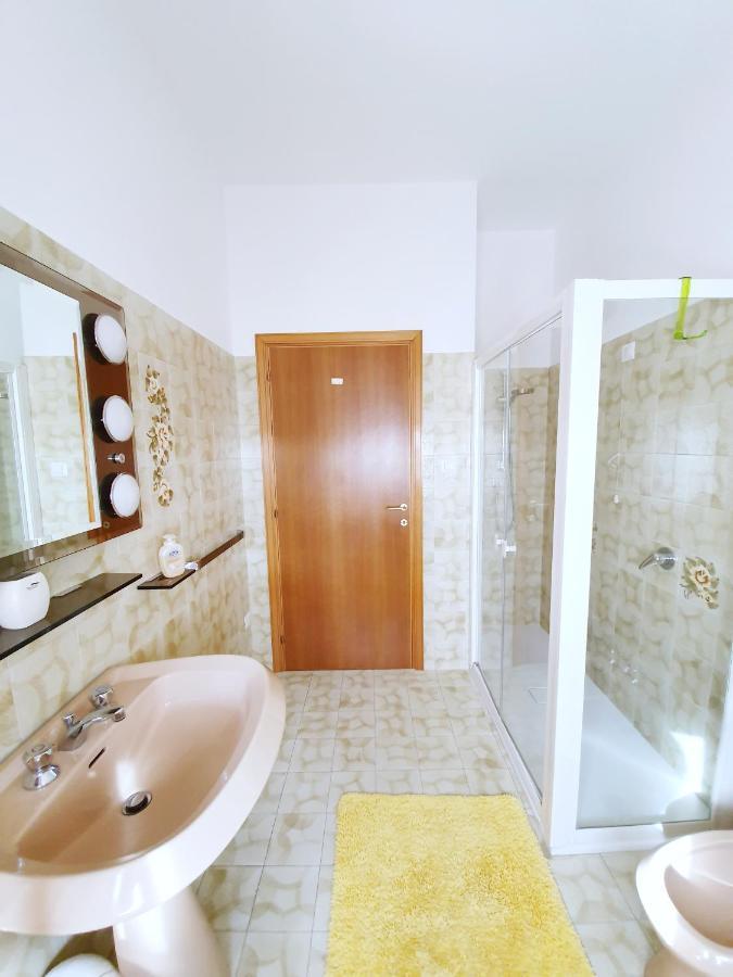 Affittacamere Zona Caserma-Stazione Foligno Buitenkant foto