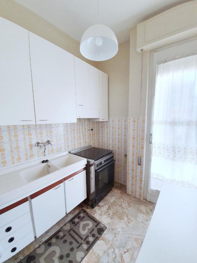 Affittacamere Zona Caserma-Stazione Foligno Buitenkant foto