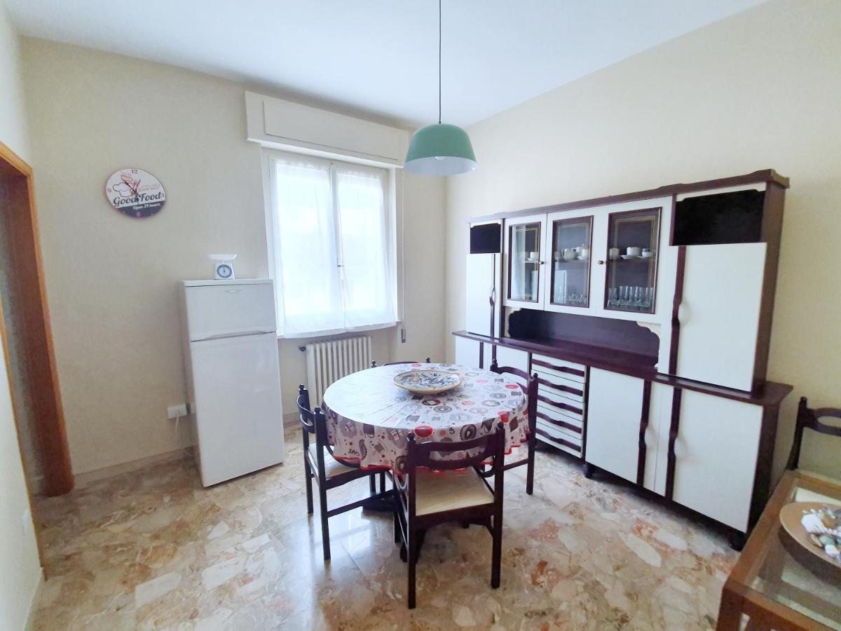 Affittacamere Zona Caserma-Stazione Foligno Buitenkant foto