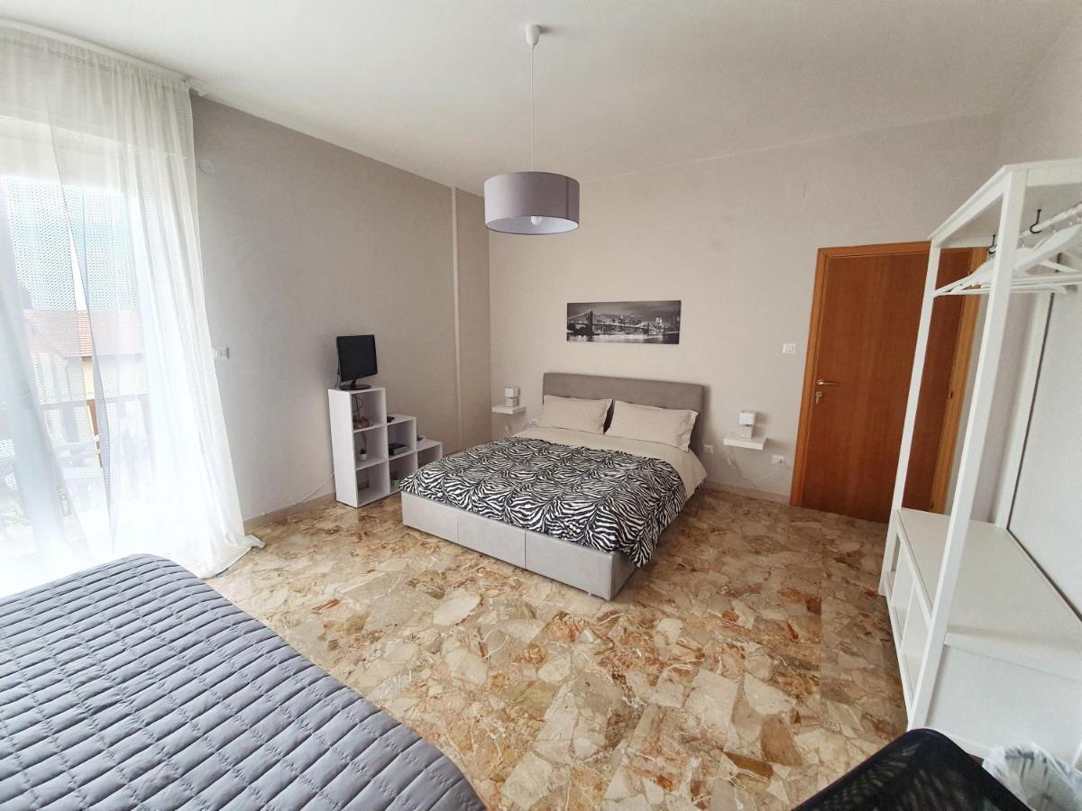 Affittacamere Zona Caserma-Stazione Foligno Buitenkant foto