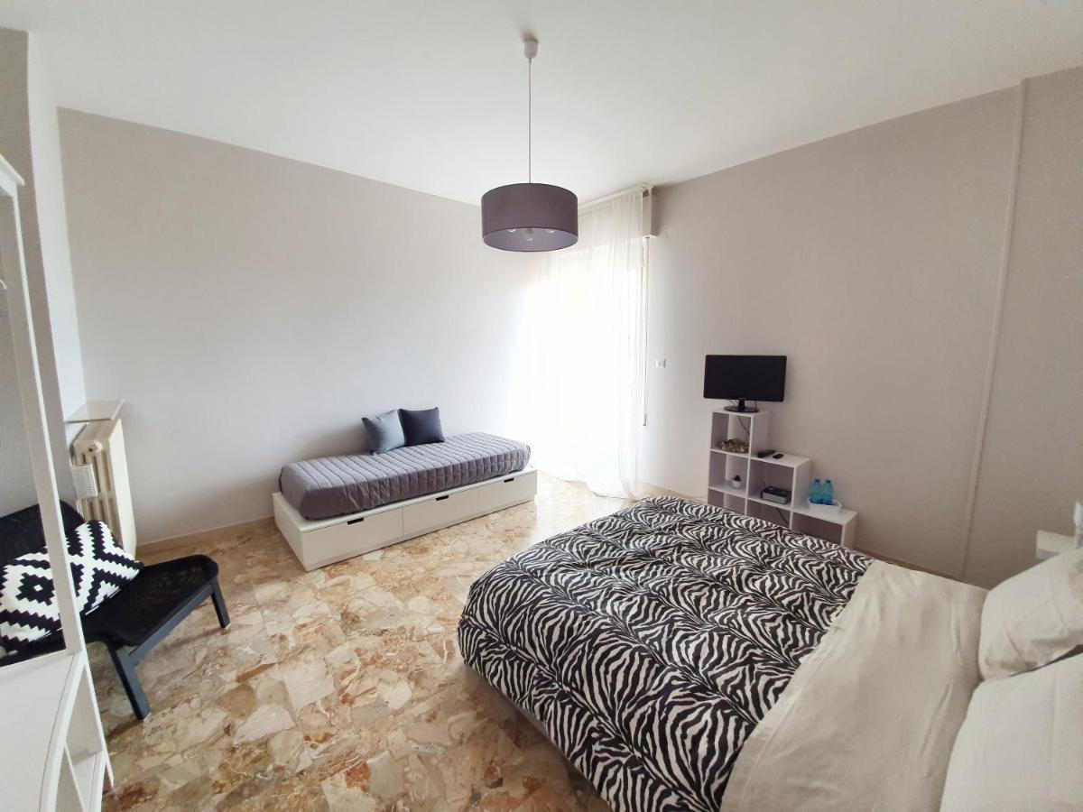 Affittacamere Zona Caserma-Stazione Foligno Buitenkant foto